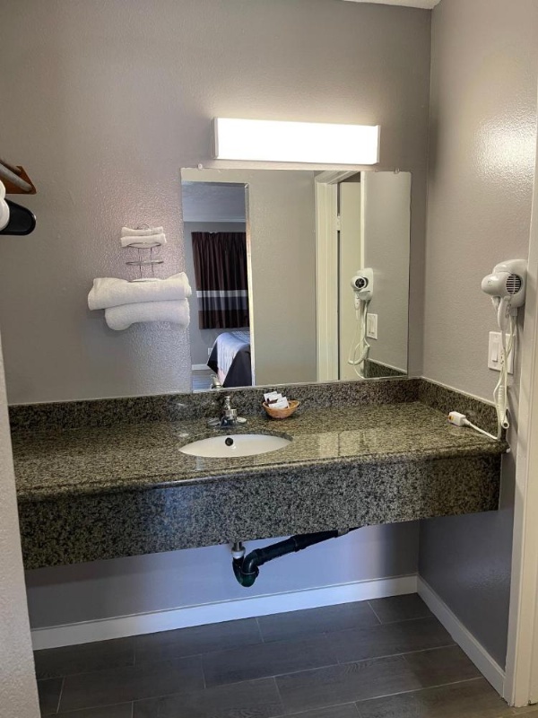 El Segundo Inn image 25